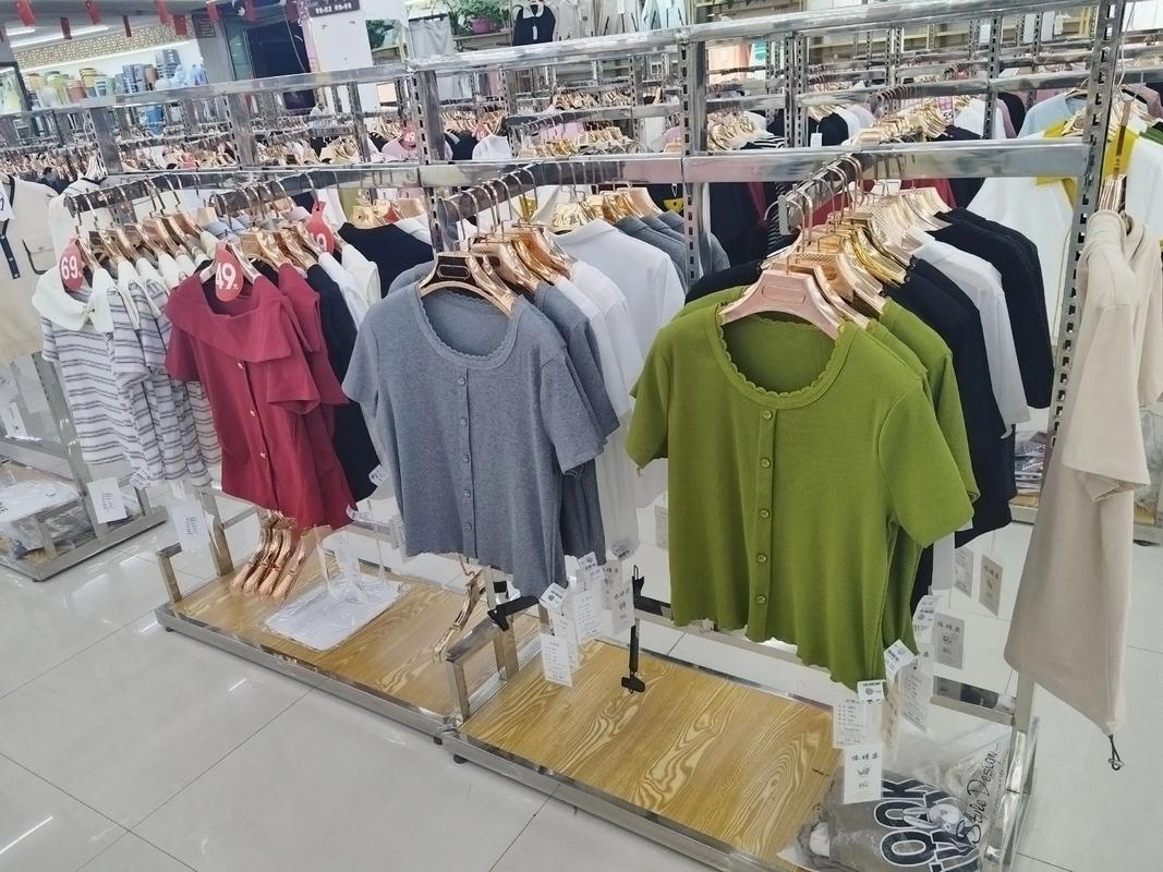 統(tǒng)一三樓火狐貍服裝批發(fā)城夏裝上新，鞋帽批發(fā)再掀熱潮