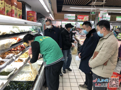 西湖區南浦街道綜合執法隊開展食品安全抽檢行動，聚焦散裝及預包裝食品銷售環節